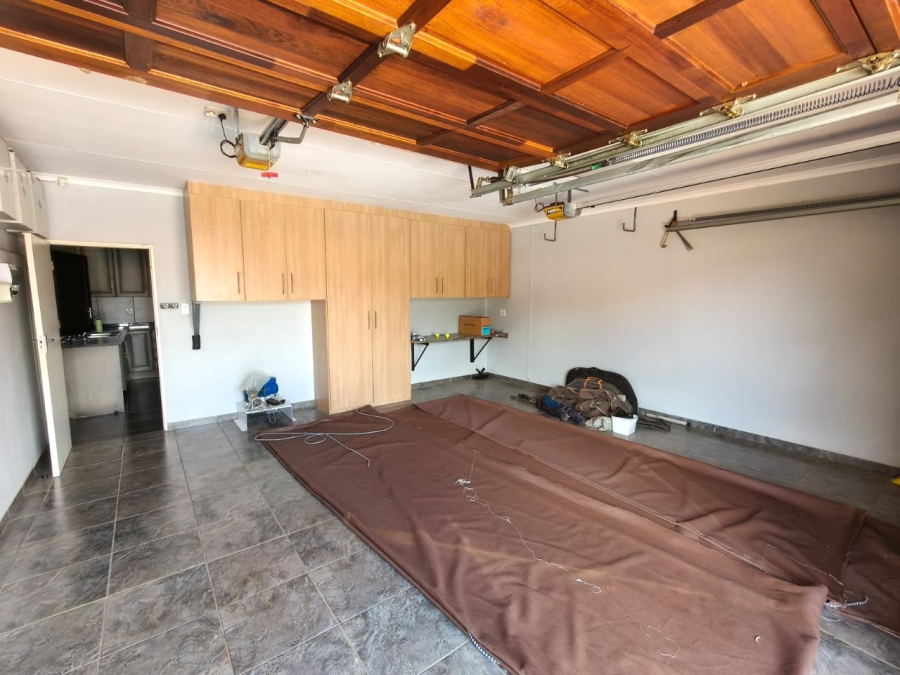 3 Bedroom Property for Sale in Waterkloof East North West